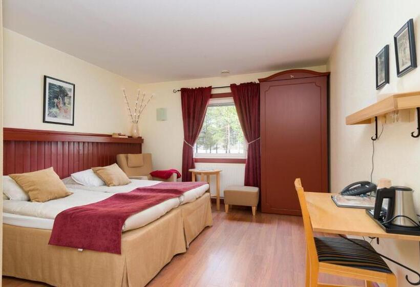 غرفة قياسية ثلاثية, First Camp Moraparken