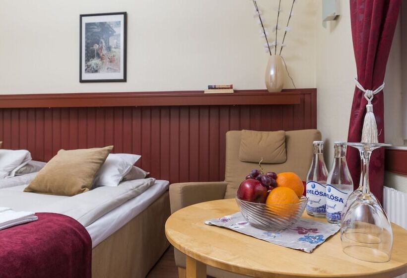 غرفة قياسية ثلاثية, First Camp Moraparken