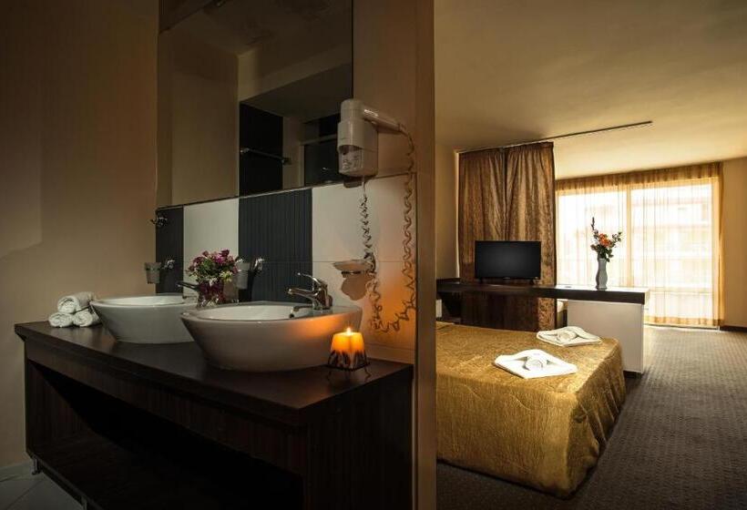 Junior Suite, Flagman