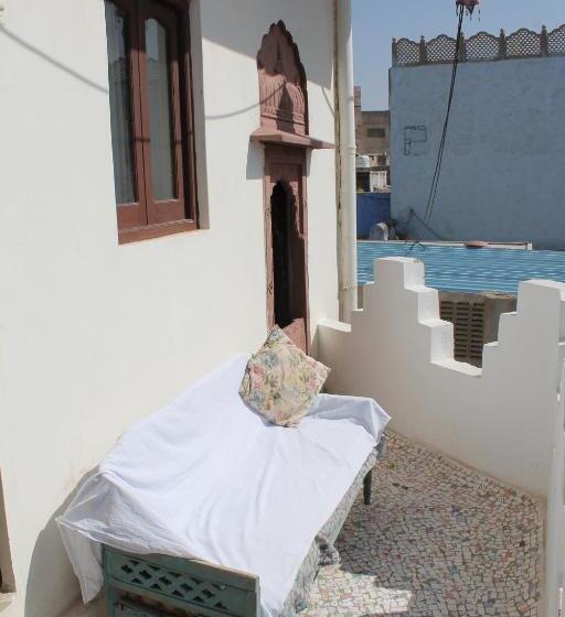اتاق لوکس با تخت بزرگ, Kesar Heritage Boutique Home Stay