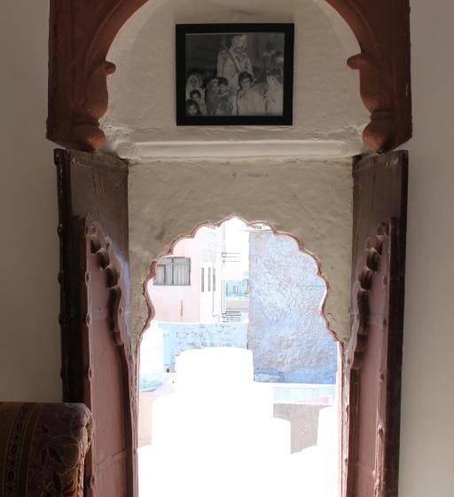 اتاق لوکس با تخت بزرگ, Kesar Heritage Boutique Home Stay