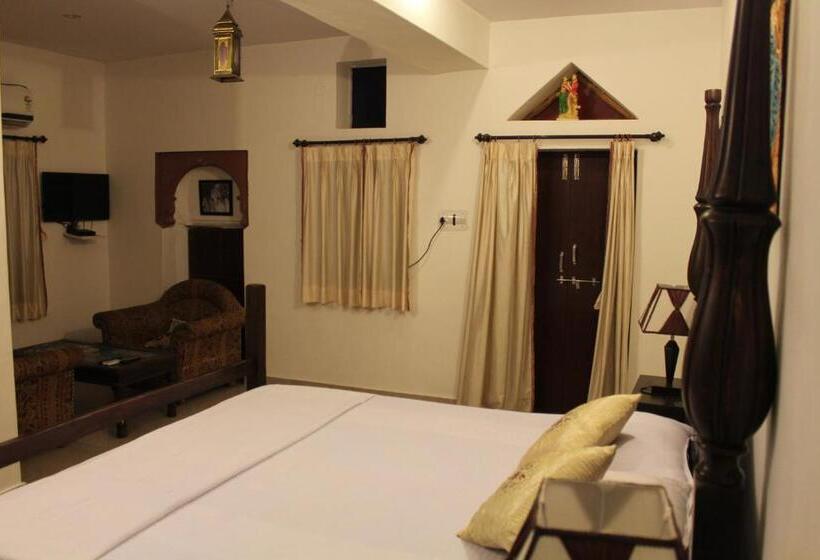 اتاق لوکس با تخت بزرگ, Kesar Heritage Boutique Home Stay