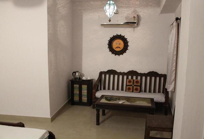 سوئیت با بالکن, Kesar Heritage Boutique Home Stay