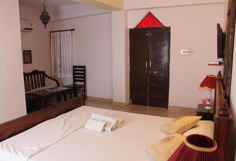 سوئیت با بالکن, Kesar Heritage Boutique Home Stay