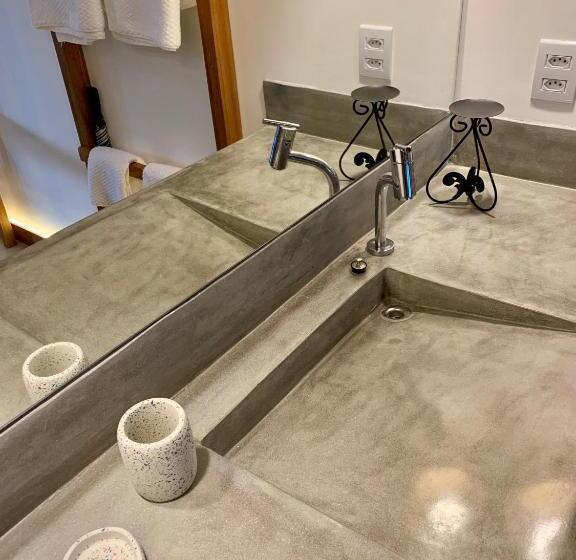 Трехместный Номер Стандарт Вид на Бассейн, Pousada Tartaruga Boutique