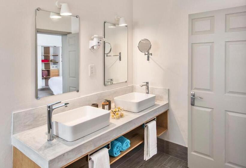 اتاق استاندارد, The Bay