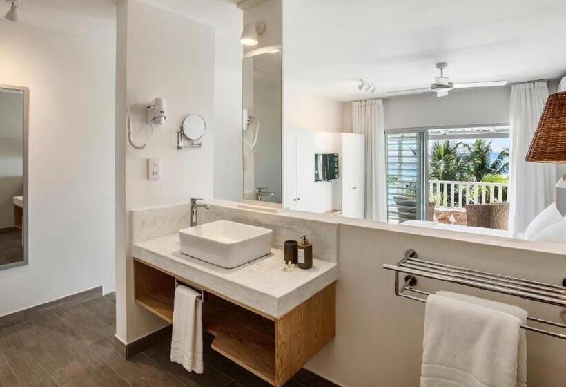 اتاق لوکس با چشمانداز دریا, The Bay