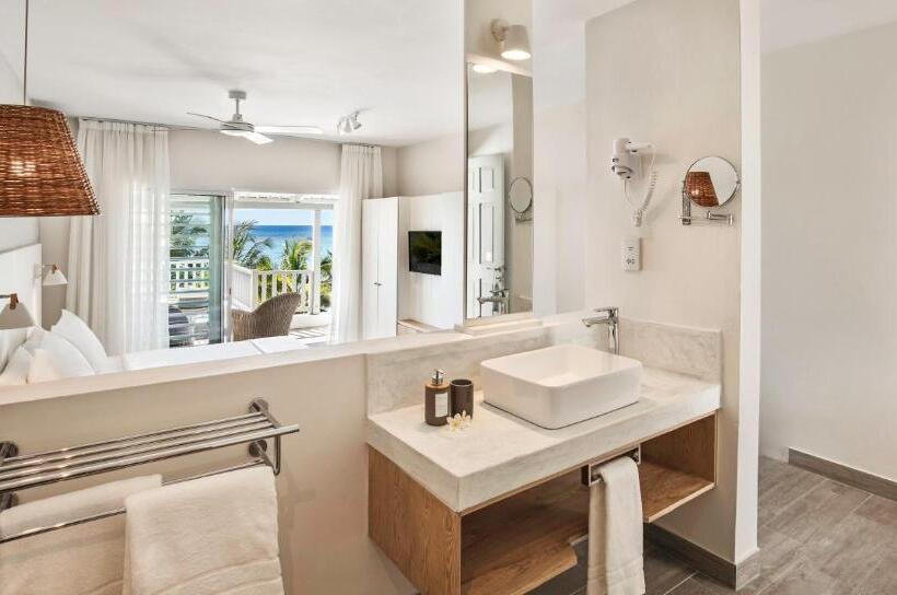 اتاق استاندارد با تراس و چشمانداز دریا, The Bay