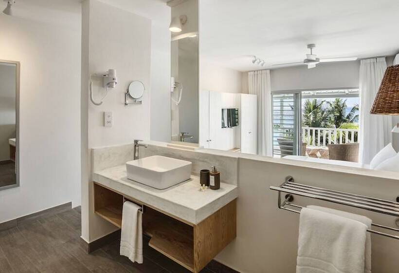 اتاق لوکس با چشمانداز دریا, The Bay