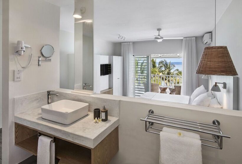 اتاق لوکس با چشمانداز دریا, The Bay