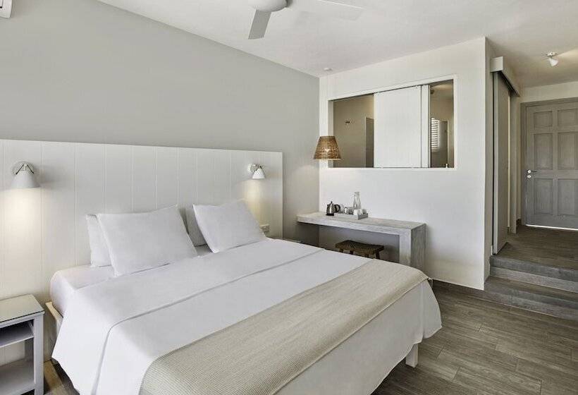 اتاق استاندارد با تراس و چشمانداز دریا, The Bay