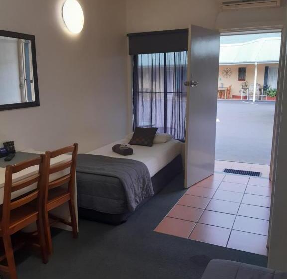 חדר סטנדרט לשלושה, Inverell Motel