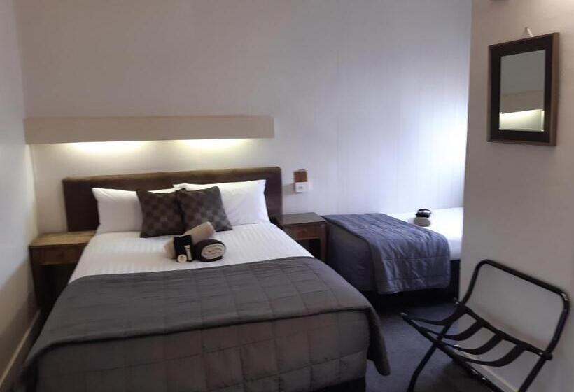 חדר סטנדרט לשלושה, Inverell Motel