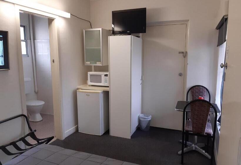 חדר סטנדרט לשלושה, Inverell Motel