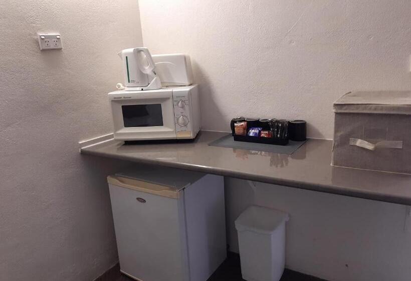 패밀리 룸, Inverell Motel