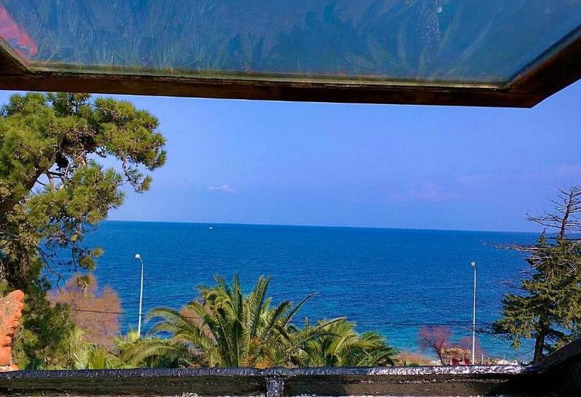 스탠다드 룸 측면 바다 전망, The Loriet