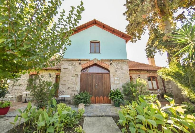 오두막, The Loriet