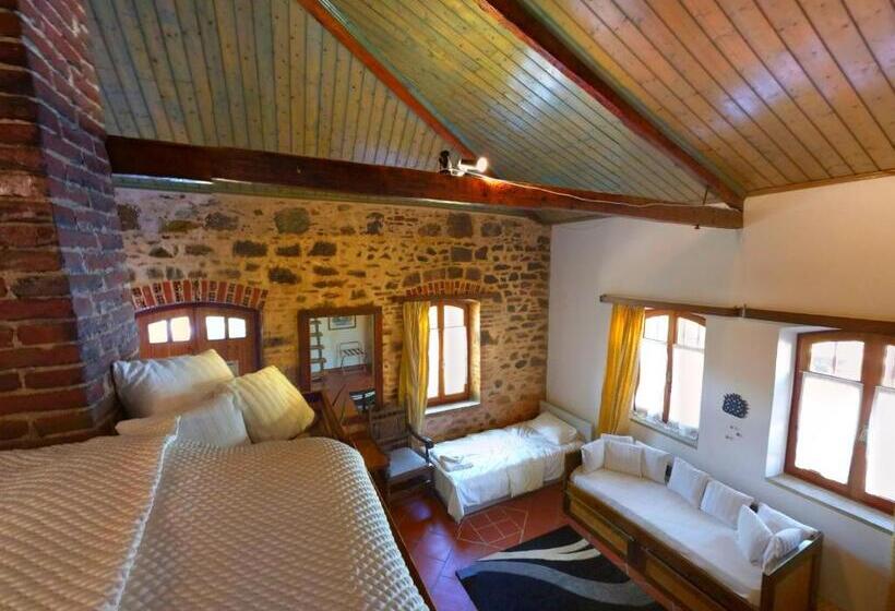 오두막, The Loriet