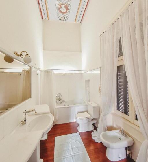 Superior suite with pool view, The Loriet