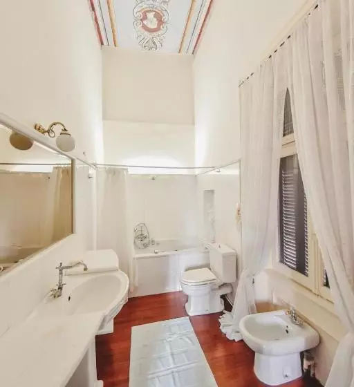 Superior suite with pool view, The Loriet