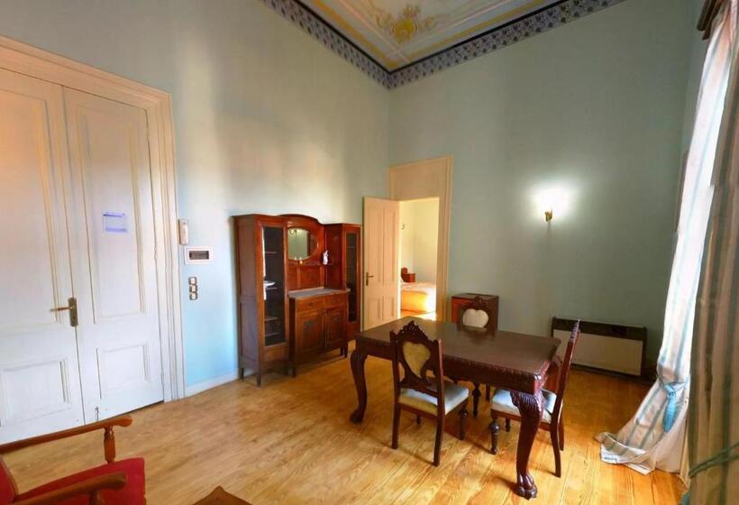 Superior suite with pool view, The Loriet