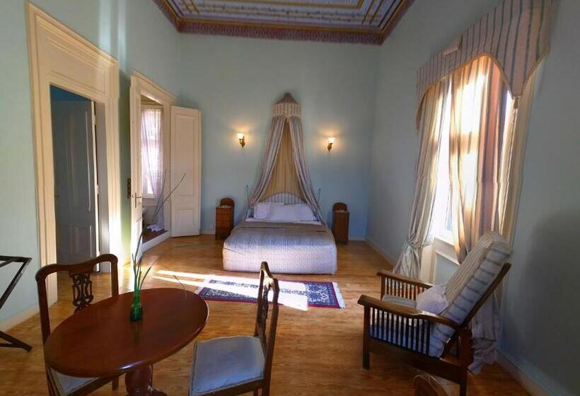 Superior suite with pool view, The Loriet