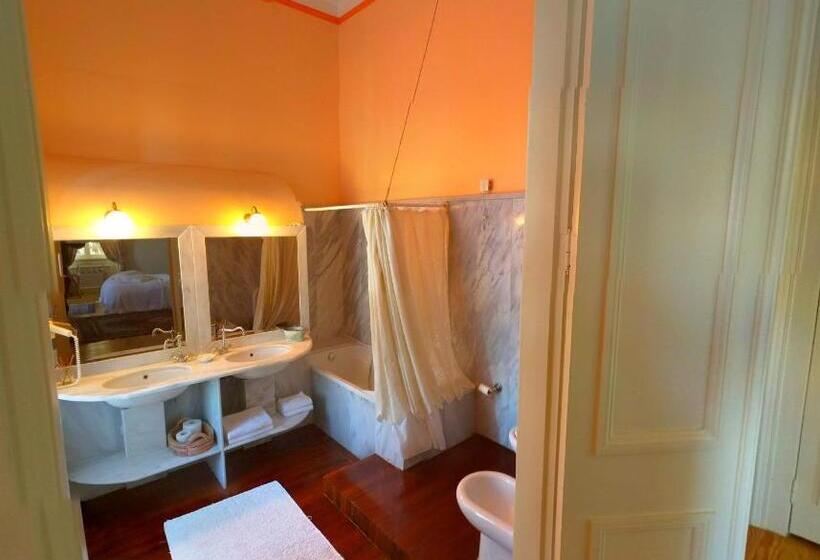 주니어 스위트 측면 바다 전망, The Loriet