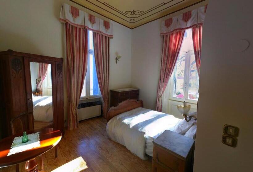 주니어 스위트 측면 바다 전망, The Loriet