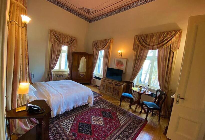 주니어 스위트 측면 바다 전망, The Loriet