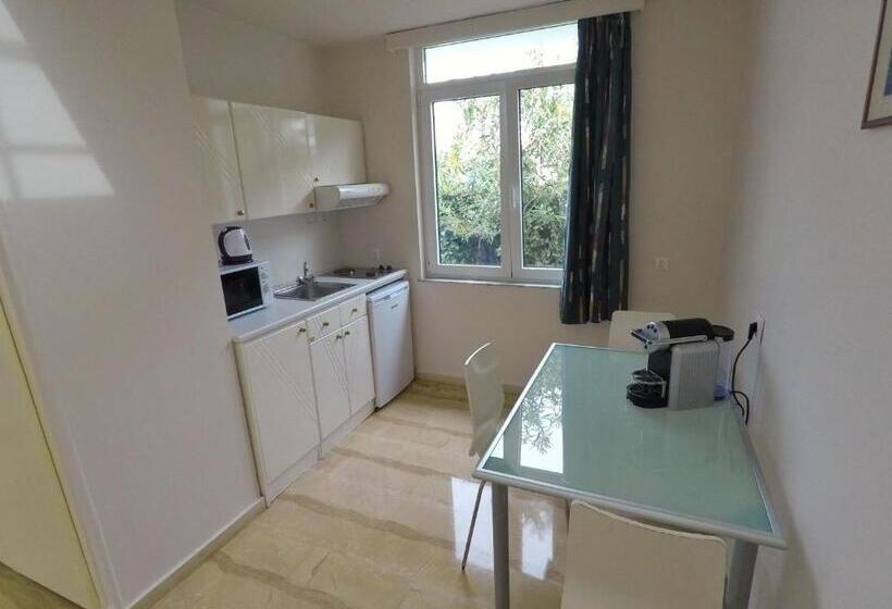 침실 1개 아파트, The Loriet