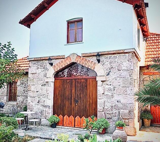 오두막, The Loriet