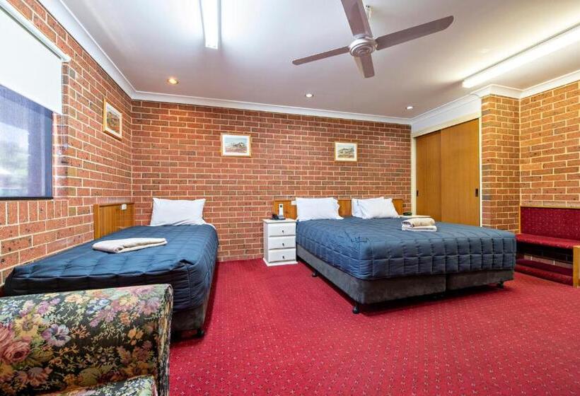 اتاق اجرایی, Matilda Motor Inn