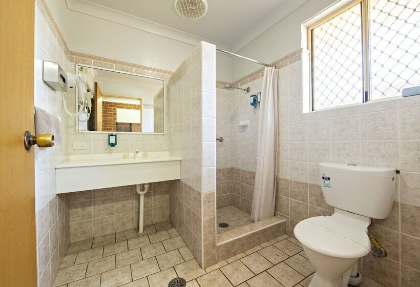 اتاق اجرایی, Matilda Motor Inn