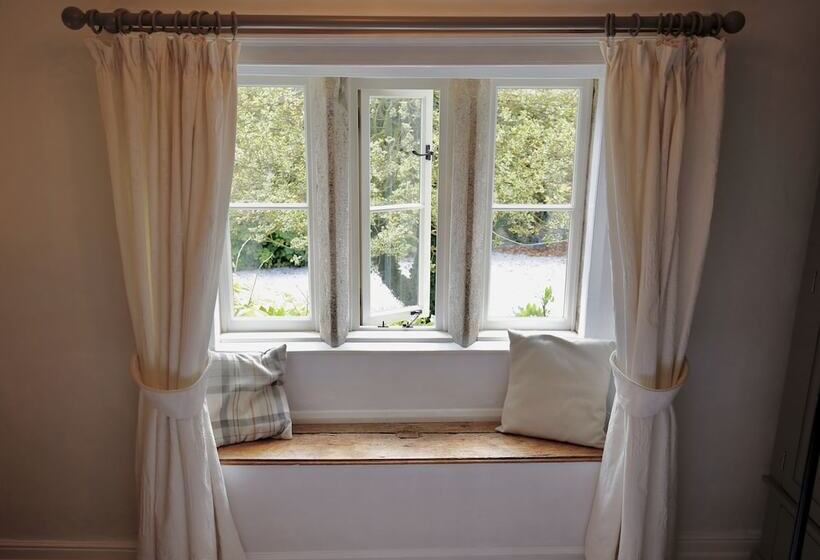 غرفة قياسية, Ashfield House