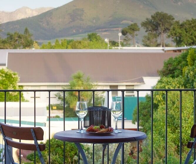 Номер Deluxe Вид на Бассейн, Bonne Esperance Boutique Guest House