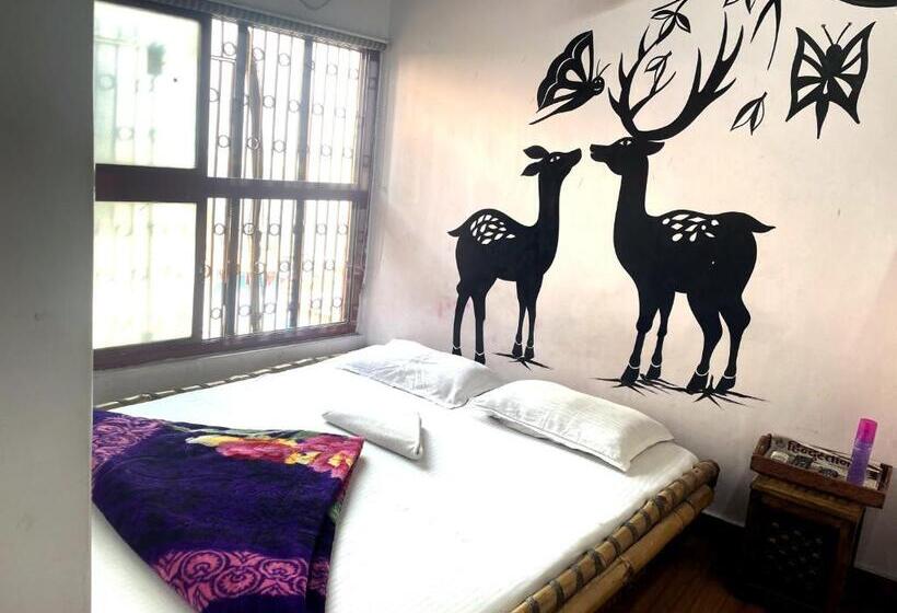 レイクビュースタンダードルーム, Shri Guest House