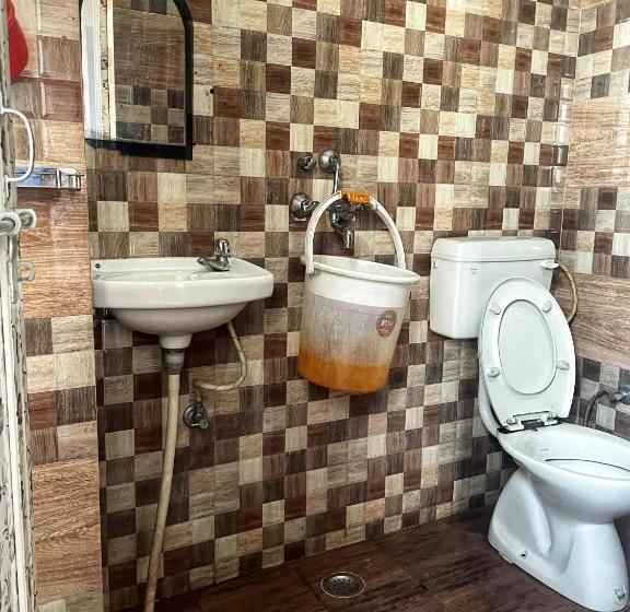חדר סטנדרטי לשלושה עם נוף, Shri Guest House