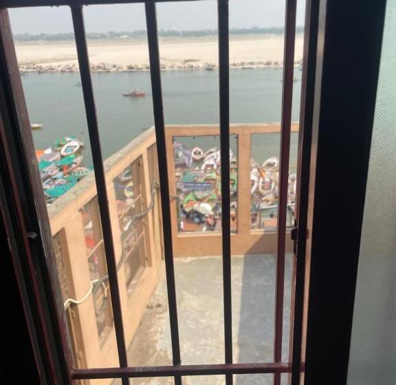 景色の見えるトリプルスタンダードルーム, Shri Guest House