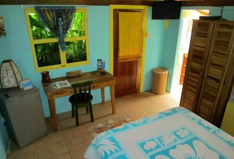 سوییت, Physis Caribbean Bed & Breakfast