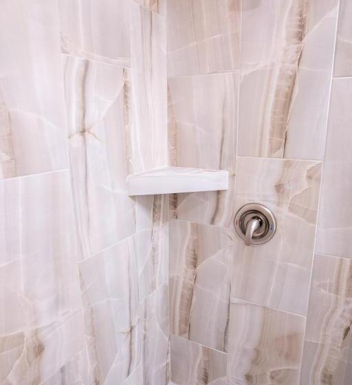 إستوديو قياسى, The Capri At Siesta