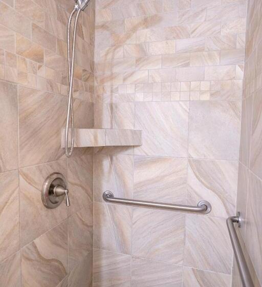 جناح, The Capri At Siesta