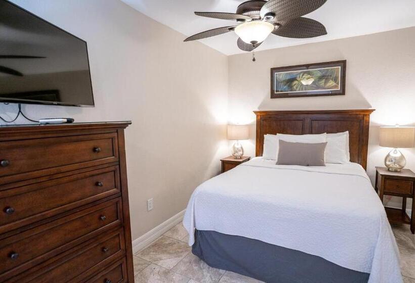 جناح ديلوكس, The Capri At Siesta