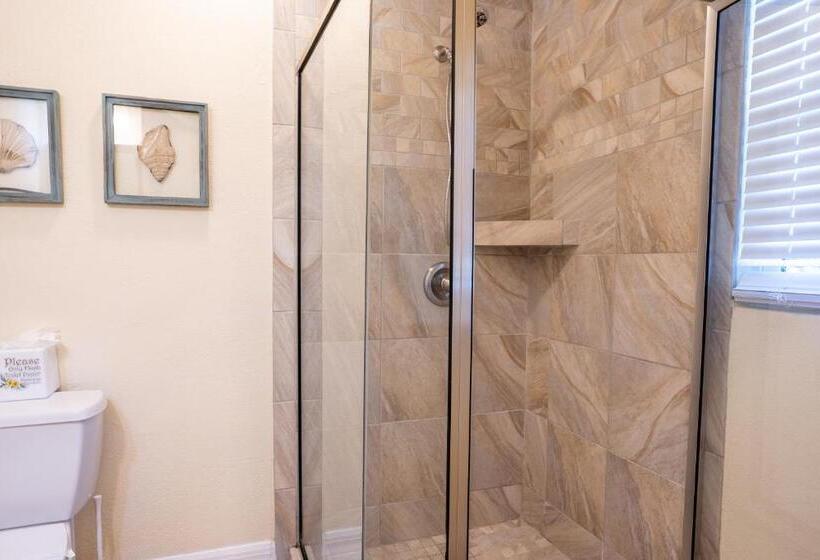 إستوديو قياسى, The Capri At Siesta