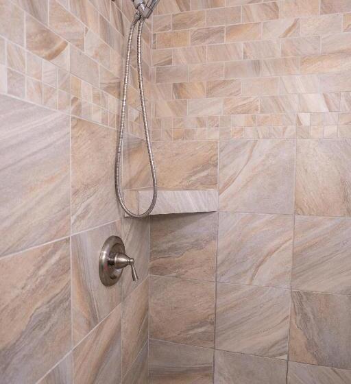 جناح ديلوكس, The Capri At Siesta