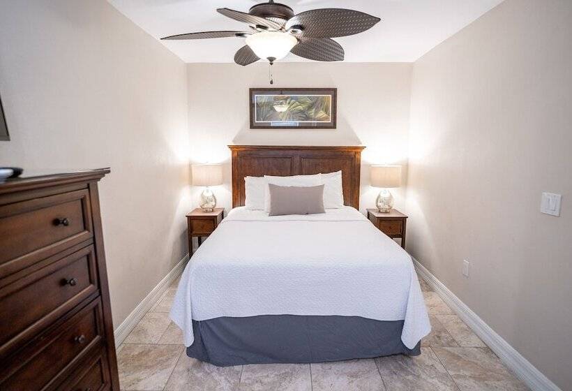 جناح ديلوكس, The Capri At Siesta