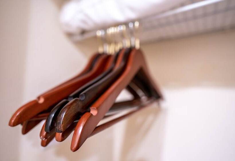 إستوديو قياسى, The Capri At Siesta