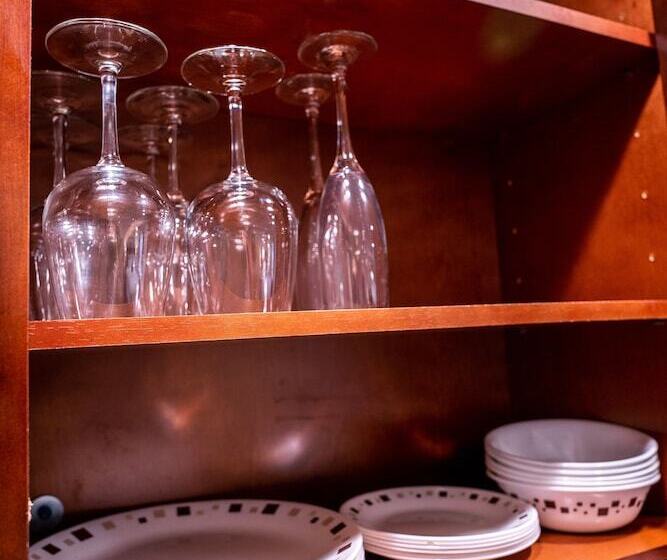 جناح ديلوكس, The Capri At Siesta