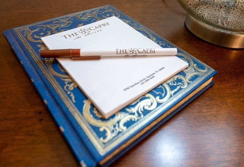 جناح ديلوكس, The Capri At Siesta