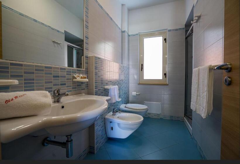 침실 2개 아파트, Villaggio Old River