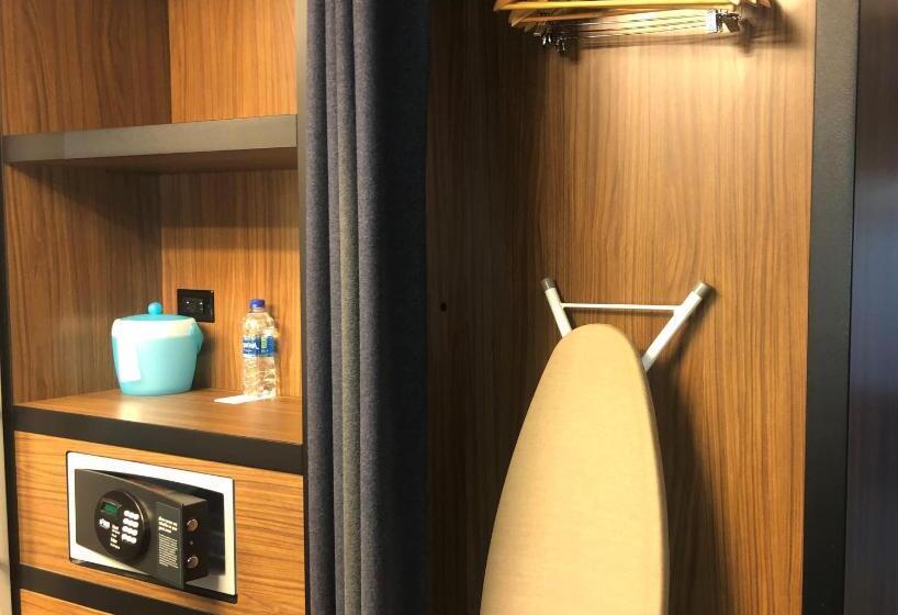 غرفة قياسية سرير كينج, Aloft Raleigh